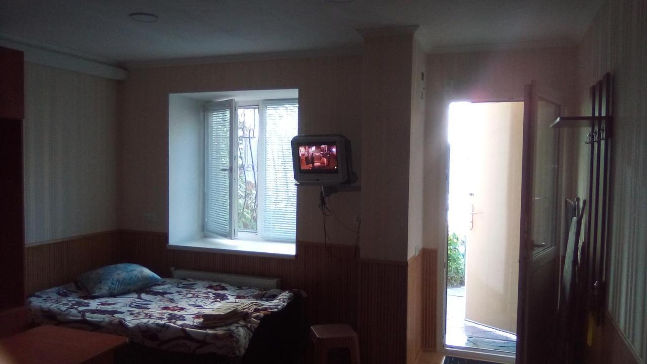 1-Я Слободская, 17А, Угол Проспекта Центрального, 3 Дивана, Wi-Fi, Отдельный Вход. Nikolayev Εξωτερικό φωτογραφία
